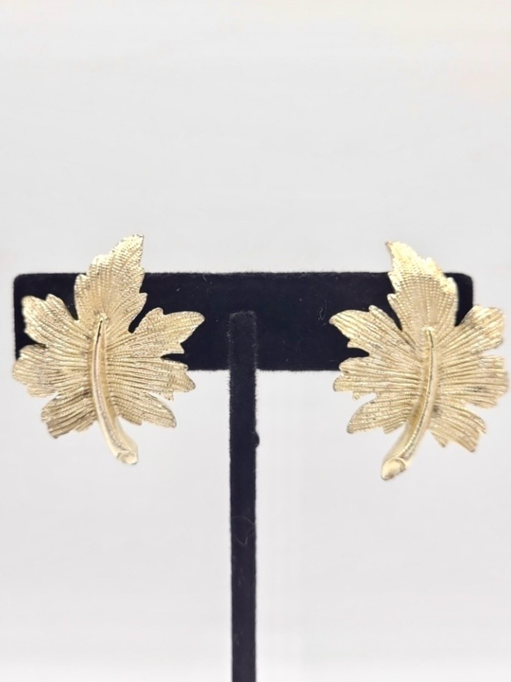 Vintage Emmons Gold Leaf Clip-On Earrings